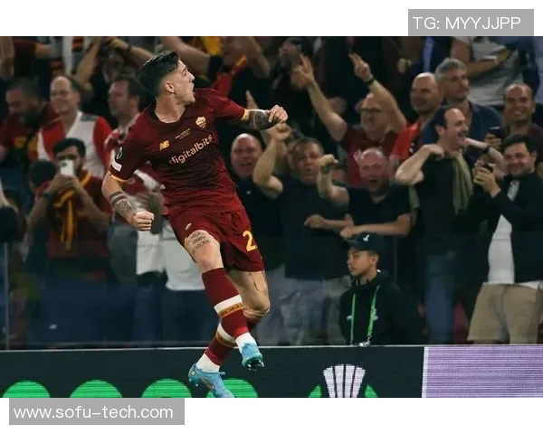 年青人热议罗马直播赛事共同探索足球激情与青春活力的碰撞